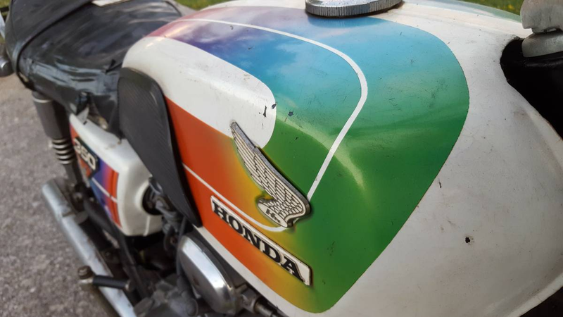 Illustration for article titled For $2,000, Would This 1969 Honda CB350 Have You Bellying Up To The Sissy Bar?